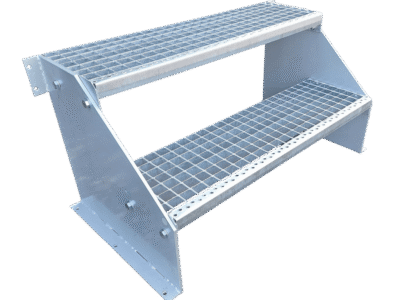 väike restastmetega trepp Pisike trepp keldrile või terrassile